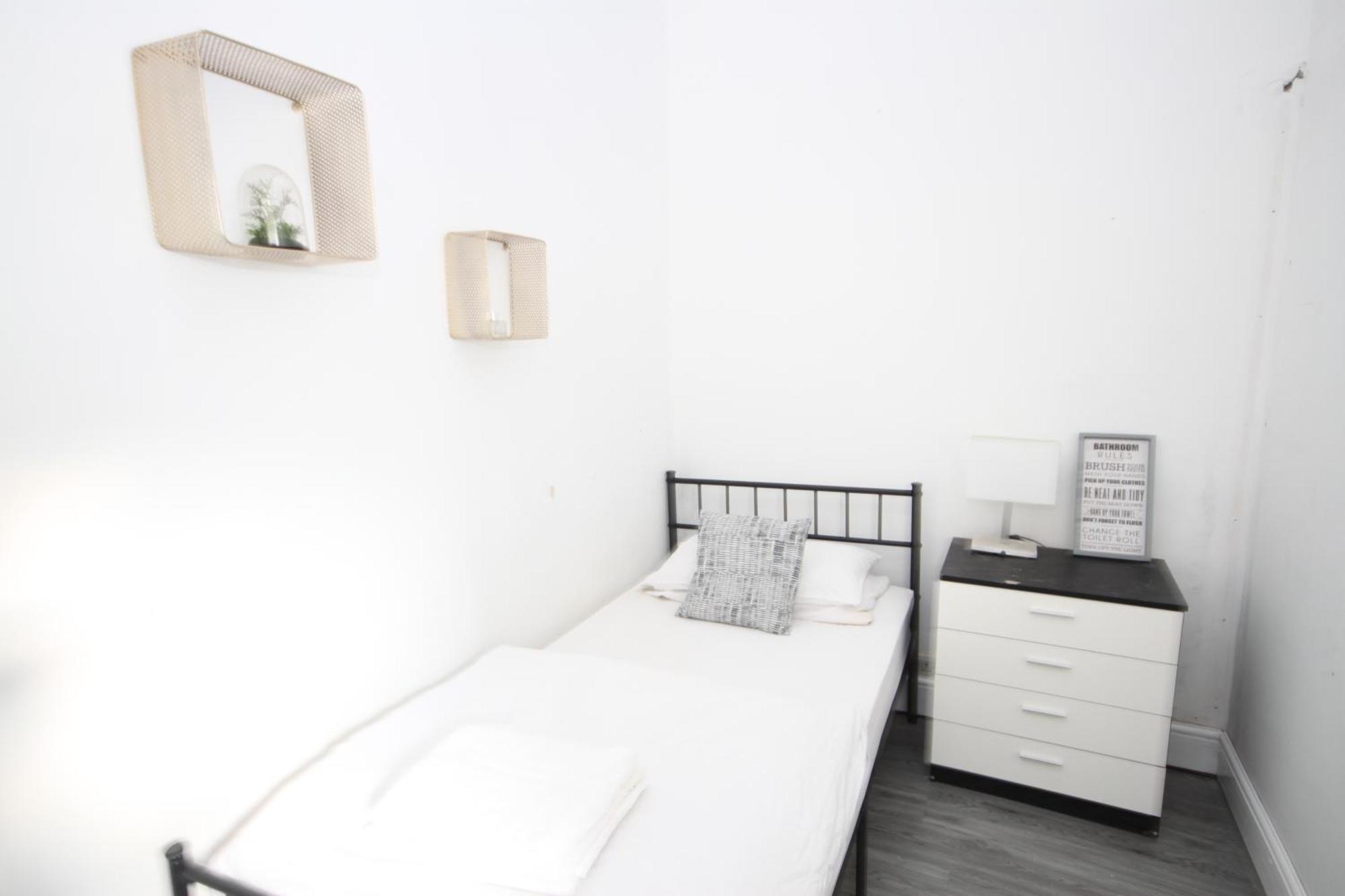 Barton Seaview, Self Catering Studio Apartments, Promenade & Central Beach Location, Families, Couples Or 23 Years Plus Only, Free Parking Blackpool Exterior foto