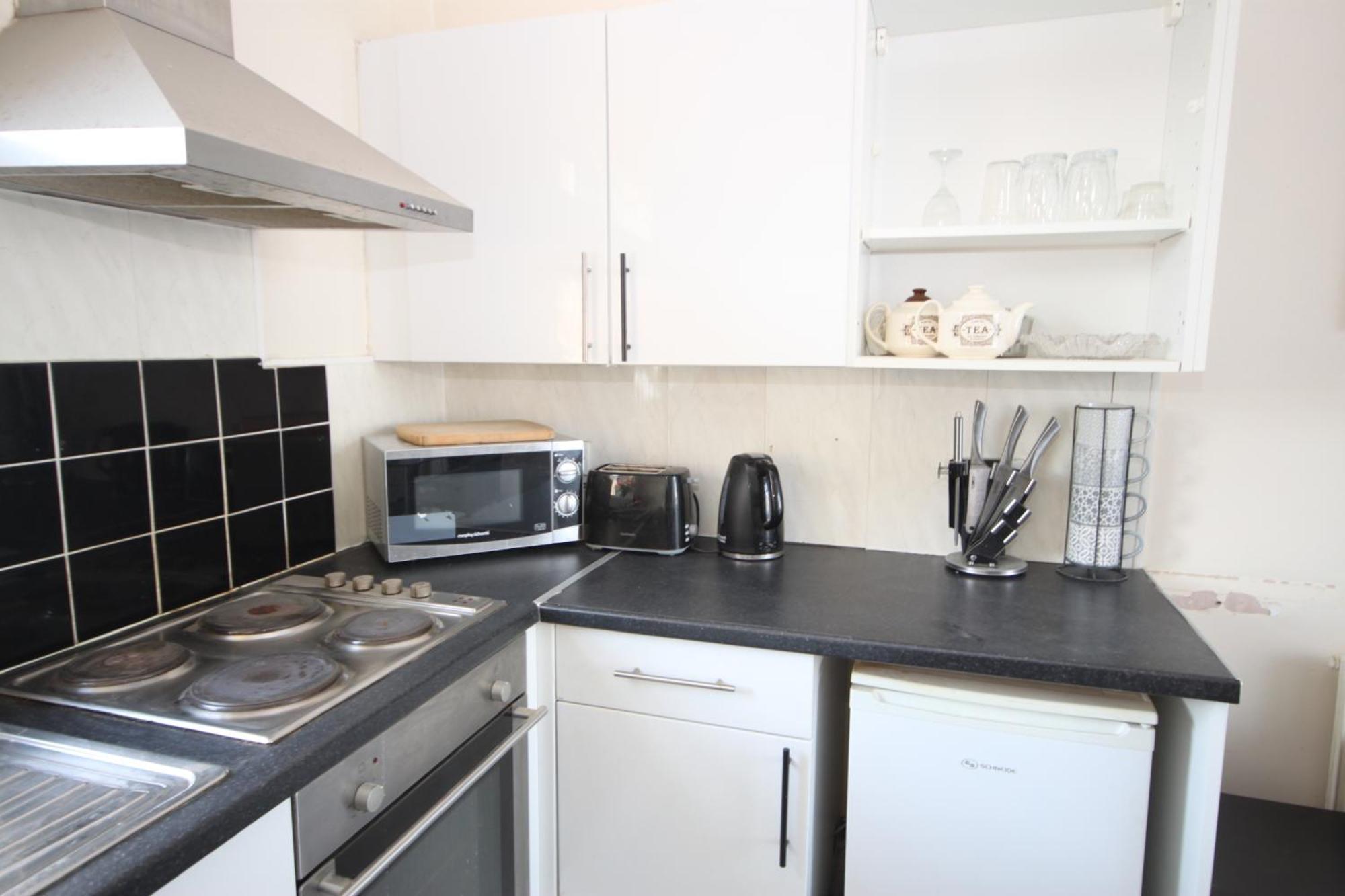 Barton Seaview, Self Catering Studio Apartments, Promenade & Central Beach Location, Families, Couples Or 23 Years Plus Only, Free Parking Blackpool Exterior foto