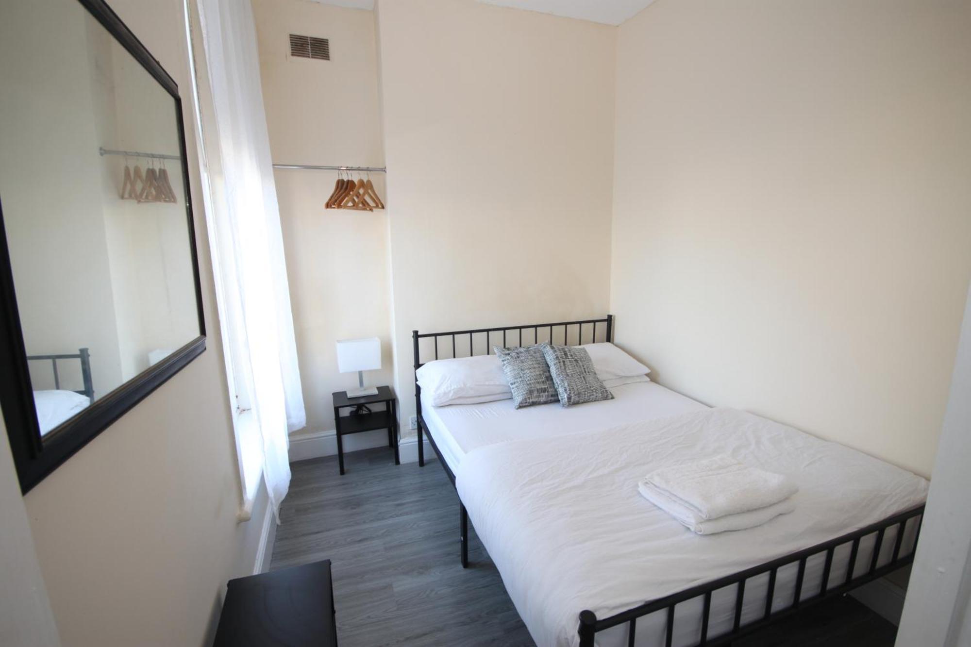 Barton Seaview, Self Catering Studio Apartments, Promenade & Central Beach Location, Families, Couples Or 23 Years Plus Only, Free Parking Blackpool Exterior foto